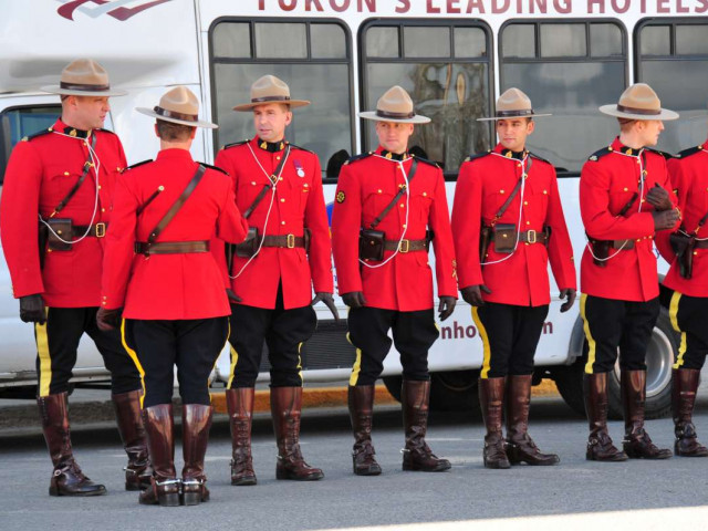 WHITEHORSE - GIUBBE ROSSE  - CANADA DAY